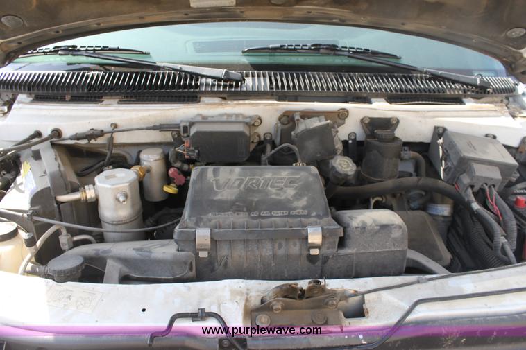 image for item G4965 2000 GMC Safari van