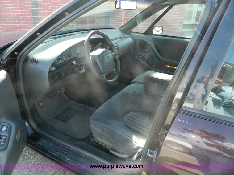 image for item G7504 1999 Pontiac Bonneville SE