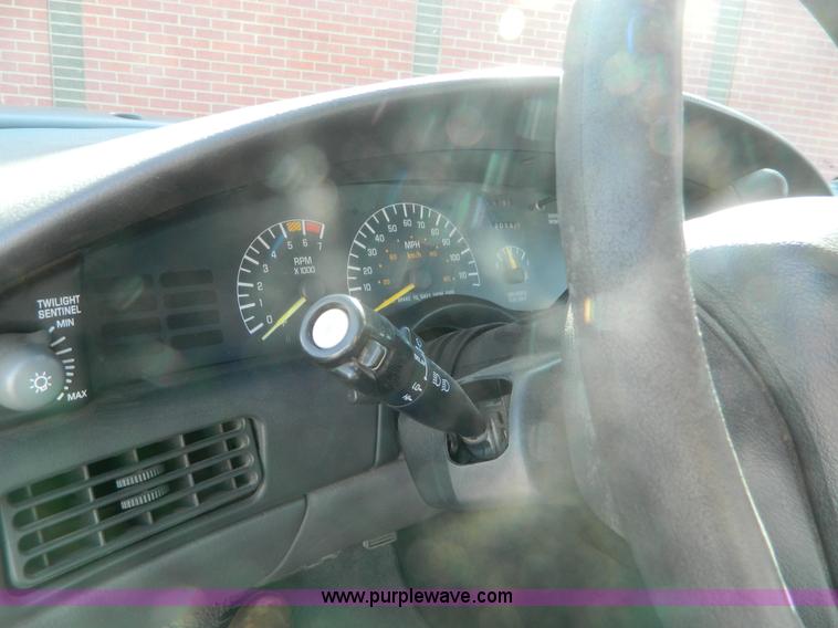 image for item G7504 1999 Pontiac Bonneville SE