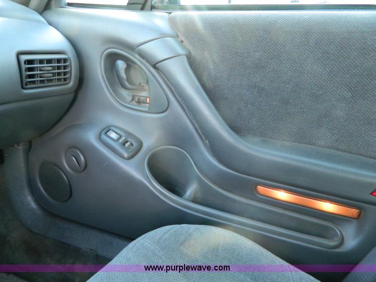 image for item G7504 1999 Pontiac Bonneville SE