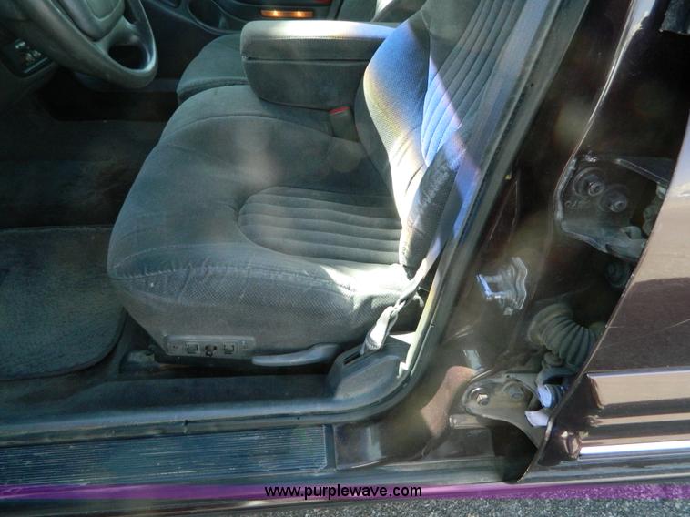 image for item G7504 1999 Pontiac Bonneville SE