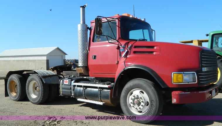 image for item G7505 1992 Ford LTLS9000 semi truck