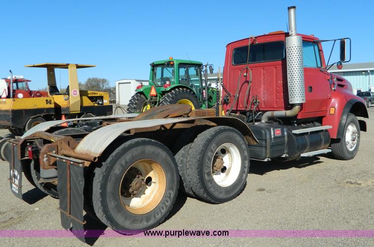 image for item G7505 1992 Ford LTLS9000 semi truck