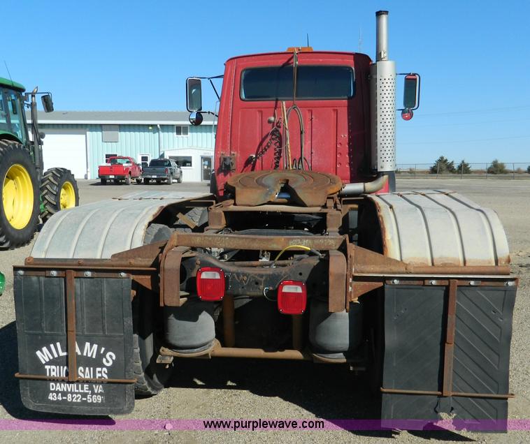 image for item G7505 1992 Ford LTLS9000 semi truck