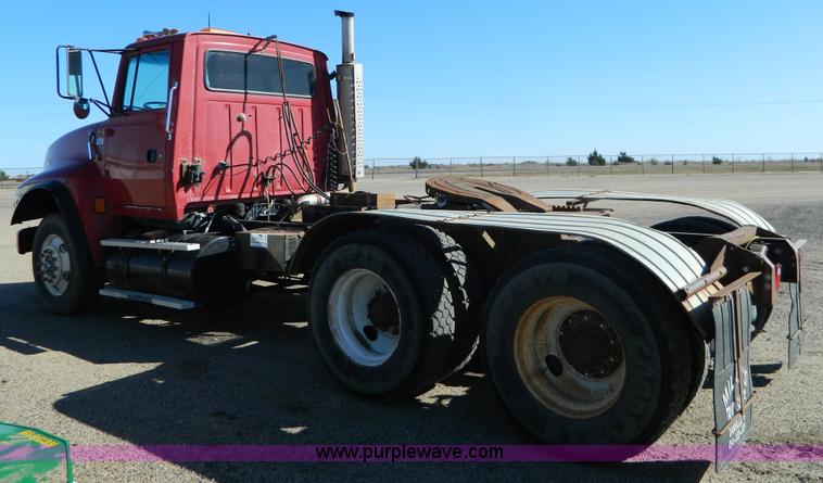 image for item G7505 1992 Ford LTLS9000 semi truck