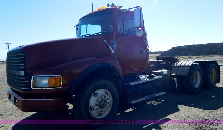 image for item G7505 1992 Ford LTLS9000 semi truck