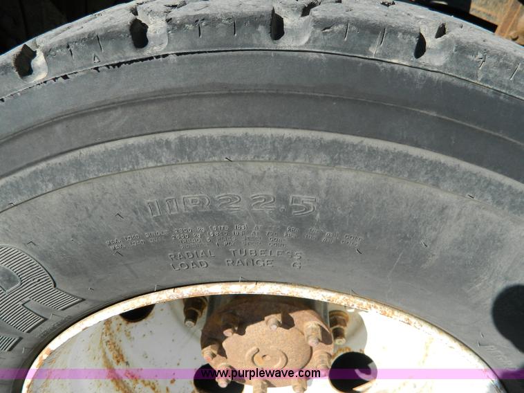 image for item G7505 1992 Ford LTLS9000 semi truck