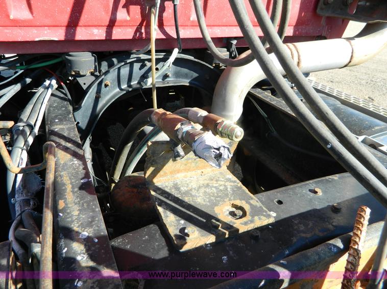 image for item G7505 1992 Ford LTLS9000 semi truck