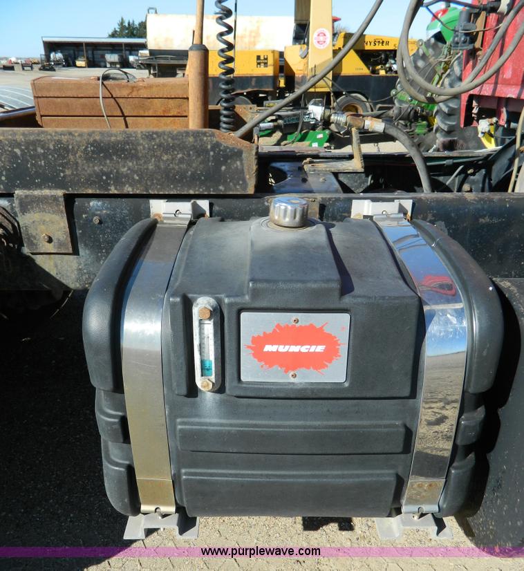 image for item G7505 1992 Ford LTLS9000 semi truck