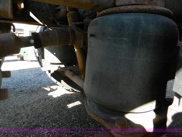 image for item G7505 1992 Ford LTLS9000 semi truck