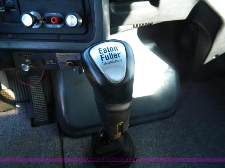 image for item G7505 1992 Ford LTLS9000 semi truck