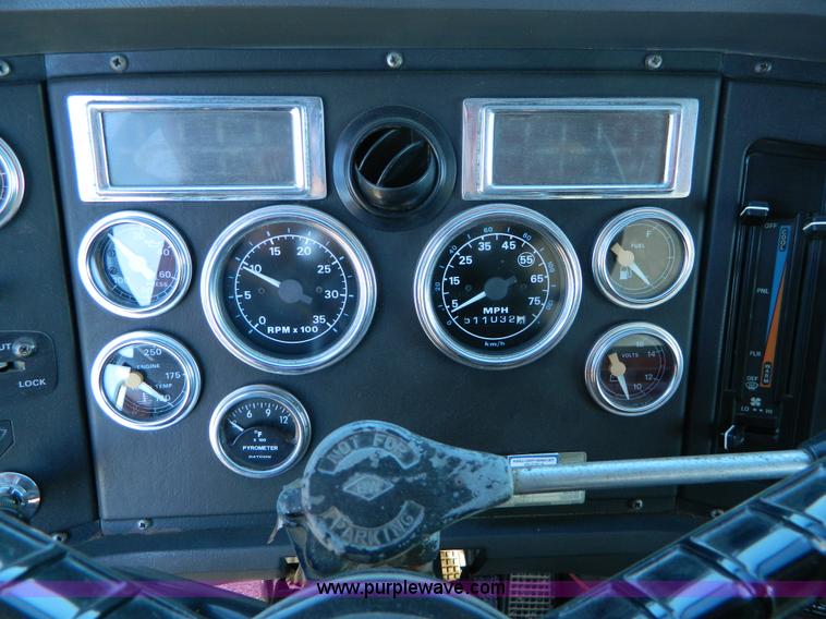 image for item G7505 1992 Ford LTLS9000 semi truck