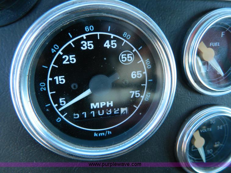 image for item G7505 1992 Ford LTLS9000 semi truck