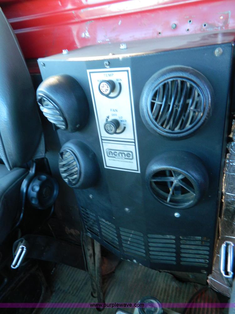 image for item G7505 1992 Ford LTLS9000 semi truck