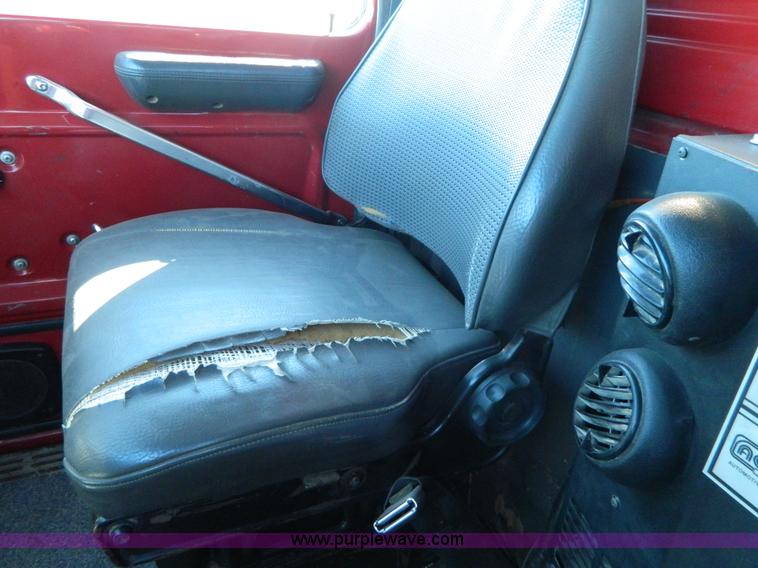 image for item G7505 1992 Ford LTLS9000 semi truck