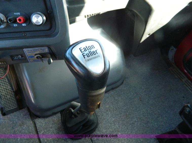 image for item G7505 1992 Ford LTLS9000 semi truck