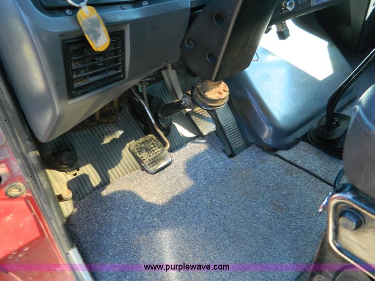 image for item G7505 1992 Ford LTLS9000 semi truck