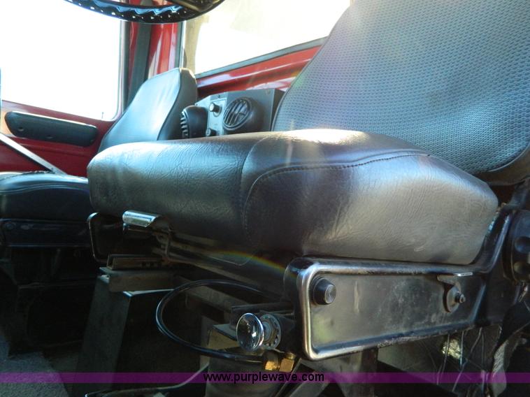 image for item G7505 1992 Ford LTLS9000 semi truck