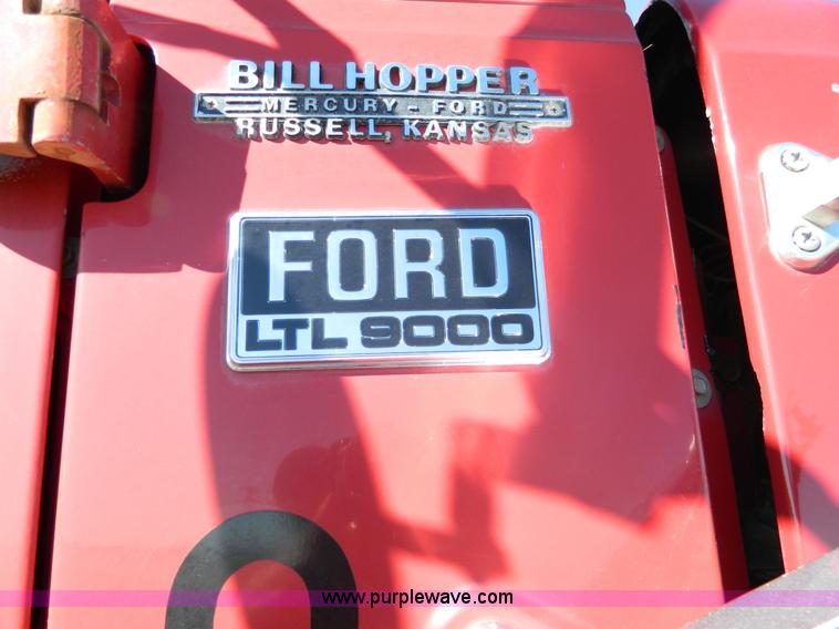 image for item G7505 1992 Ford LTLS9000 semi truck