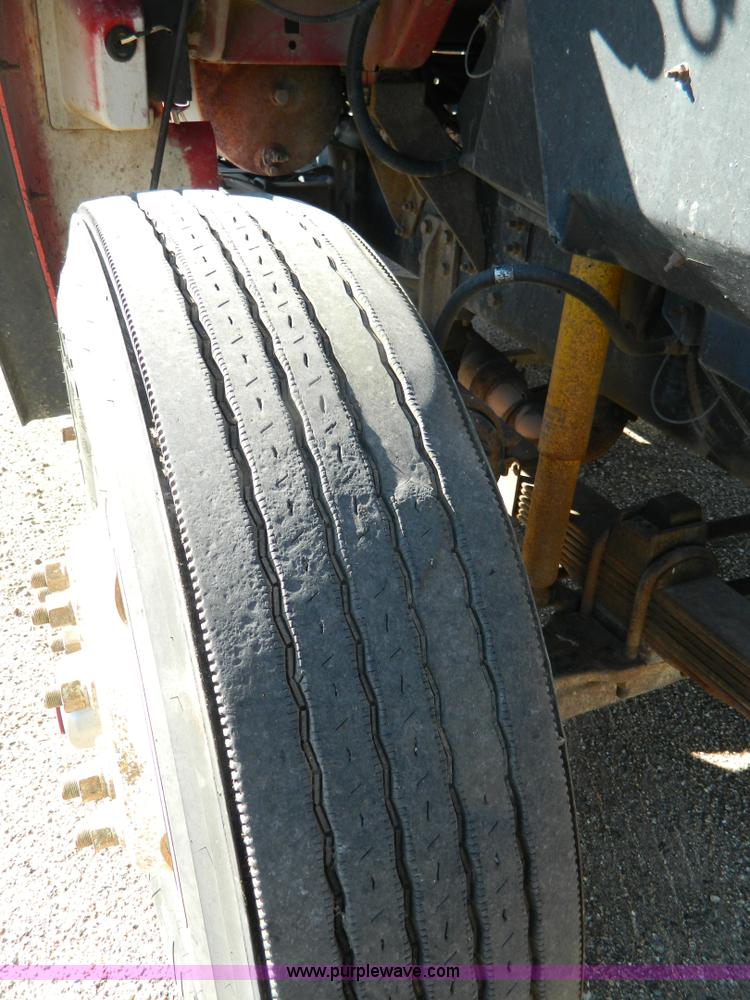 image for item G7505 1992 Ford LTLS9000 semi truck