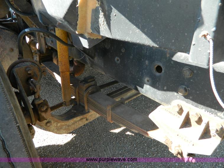 image for item G7505 1992 Ford LTLS9000 semi truck