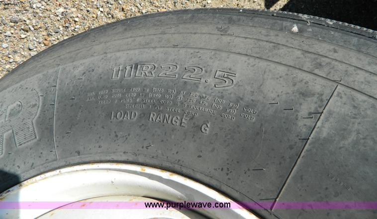 image for item G7505 1992 Ford LTLS9000 semi truck