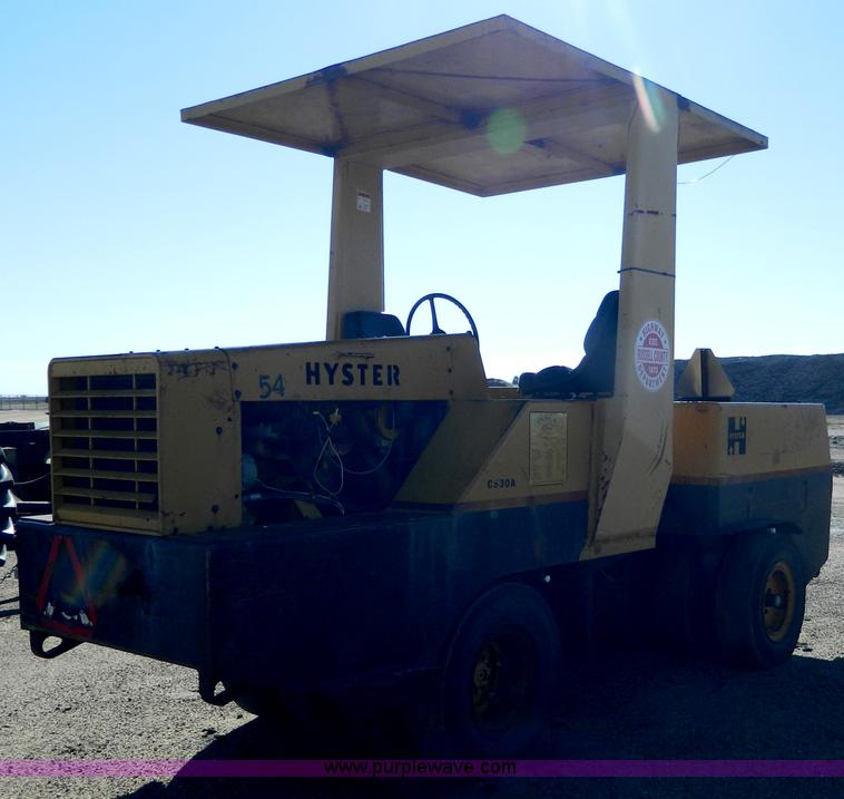 image for item G7506 Hyster C530A pneumatic roller