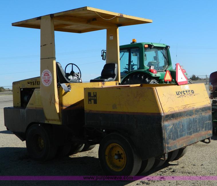 image for item G7506 Hyster C530A pneumatic roller