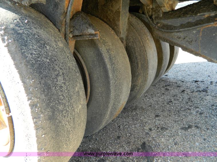 image for item G7506 Hyster C530A pneumatic roller