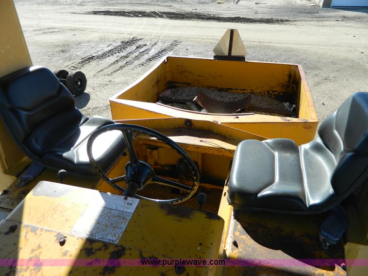 image for item G7506 Hyster C530A pneumatic roller