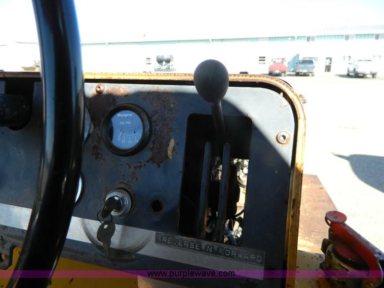 image for item G7506 Hyster C530A pneumatic roller