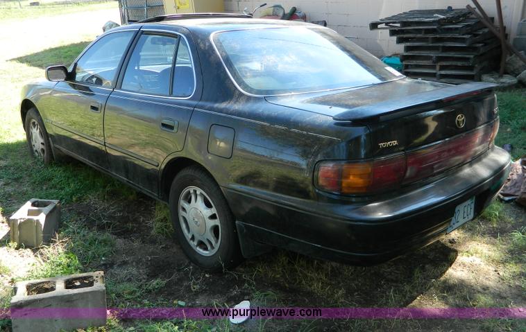 image for item G7525 1993 Toyota Camry XLE