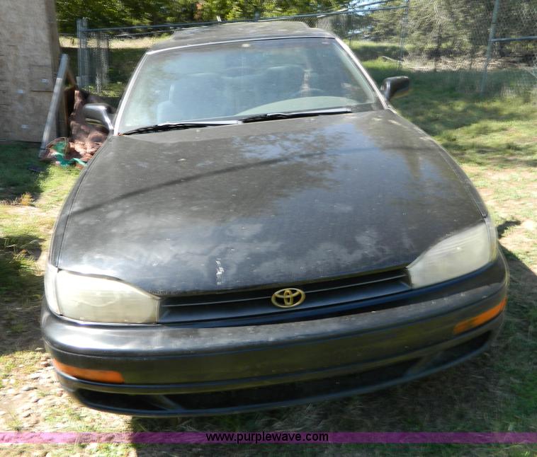 image for item G7525 1993 Toyota Camry XLE