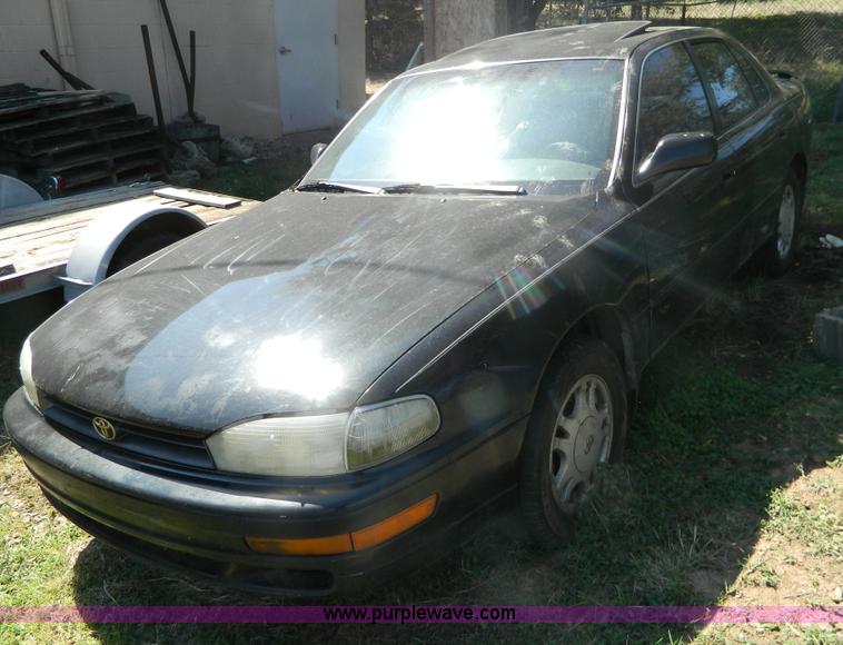 image for item G7525 1993 Toyota Camry XLE