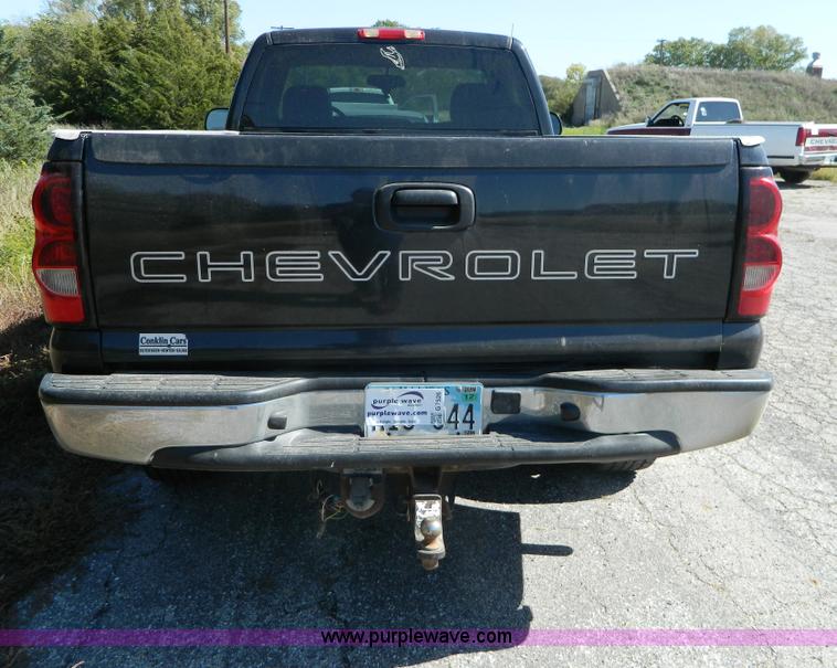 image for item G7526 2005 Chevrolet Silverado K1500 pickup truck