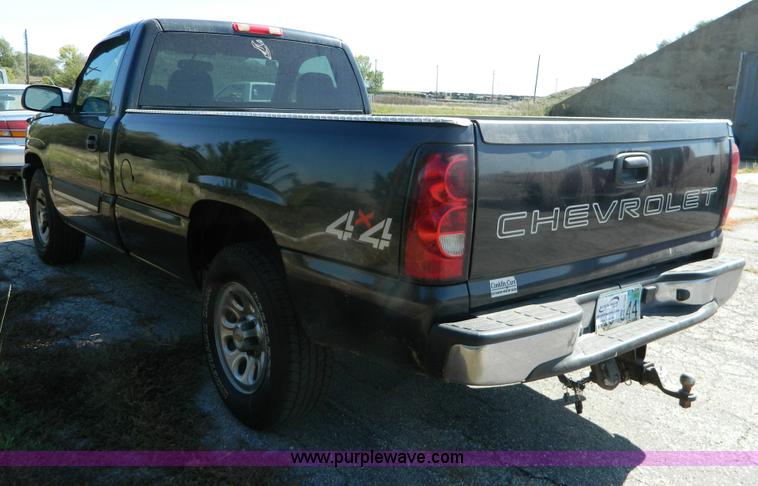 image for item G7526 2005 Chevrolet Silverado K1500 pickup truck