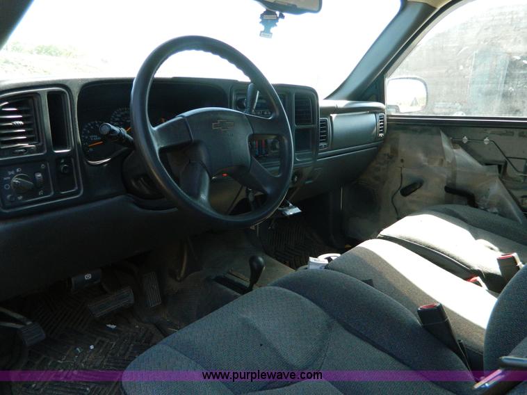 image for item G7526 2005 Chevrolet Silverado K1500 pickup truck
