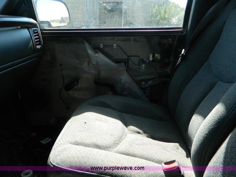 image for item G7526 2005 Chevrolet Silverado K1500 pickup truck