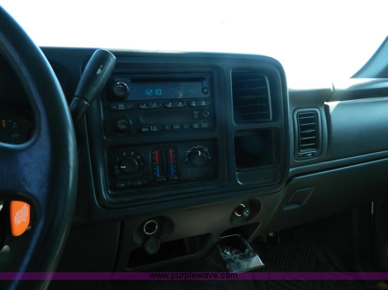 image for item G7526 2005 Chevrolet Silverado K1500 pickup truck