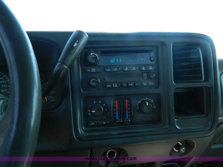 image for item G7526 2005 Chevrolet Silverado K1500 pickup truck