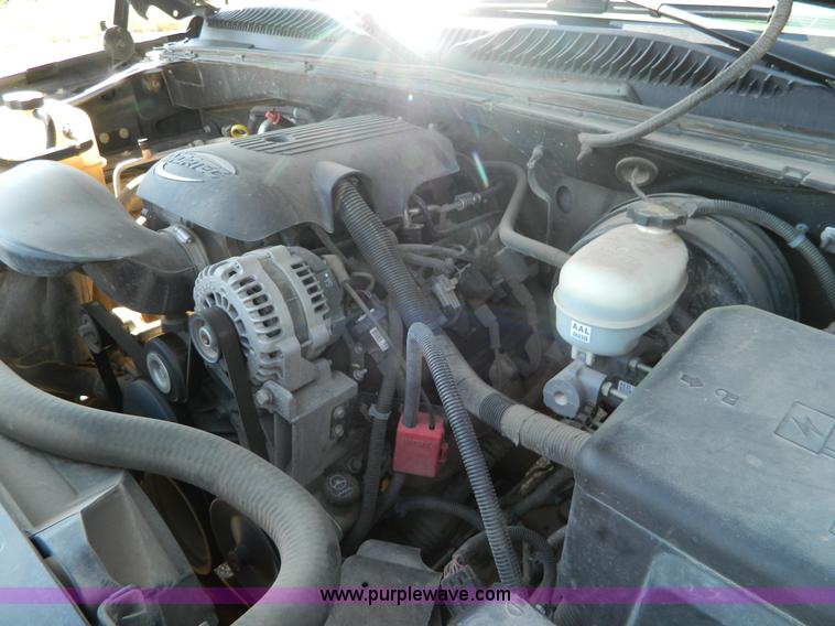 image for item G7526 2005 Chevrolet Silverado K1500 pickup truck