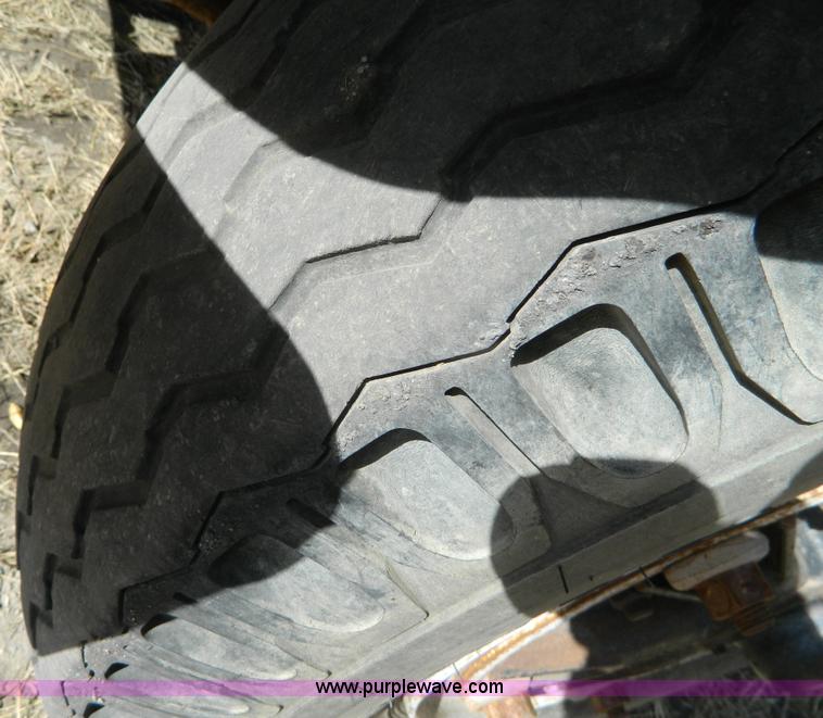 image for item G7545 1996 Ford F700 truck cab and chassis