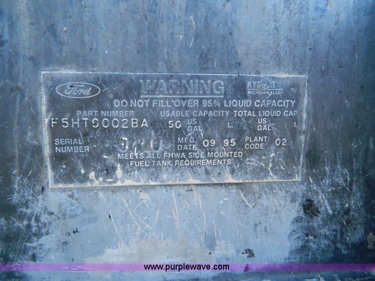 image for item G7545 1996 Ford F700 truck cab and chassis