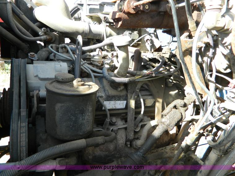 image for item G7545 1996 Ford F700 truck cab and chassis