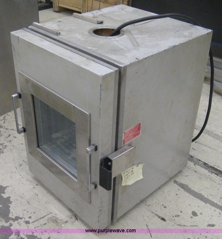 image for item M9091 (2) Environmental test chambers