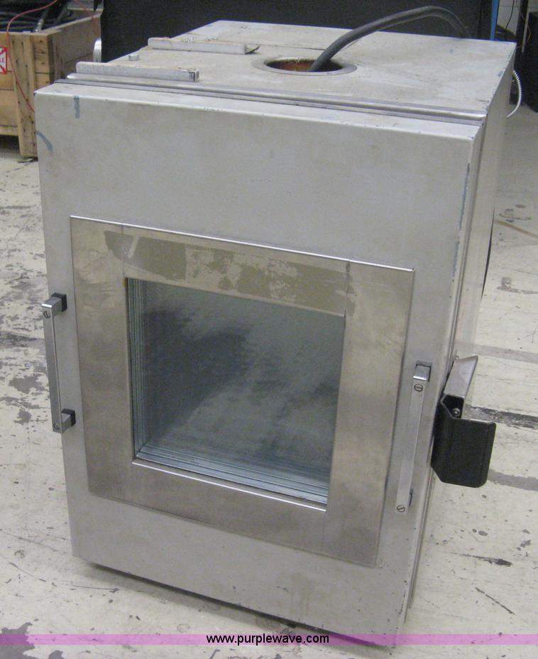 image for item M9091 (2) Environmental test chambers