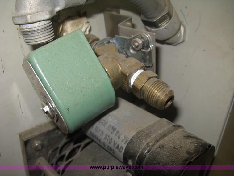 image for item M9091 (2) Environmental test chambers