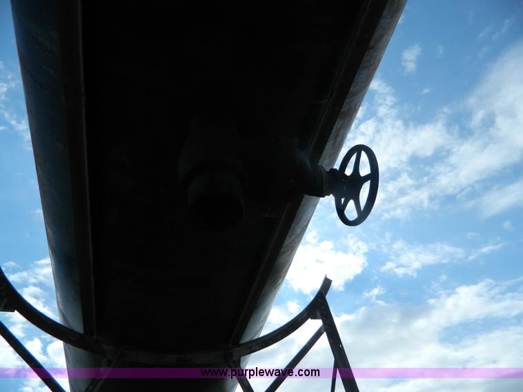 image for item S9025 Bulk oil storage tank and stand