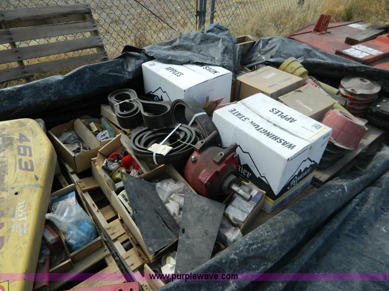 image for item T9448 Assortment of mower parts