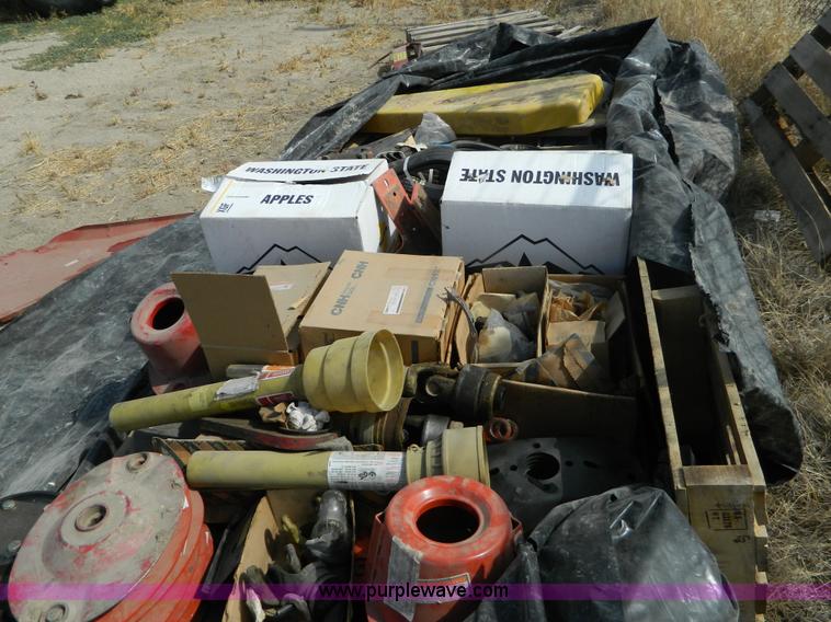 image for item T9448 Assortment of mower parts